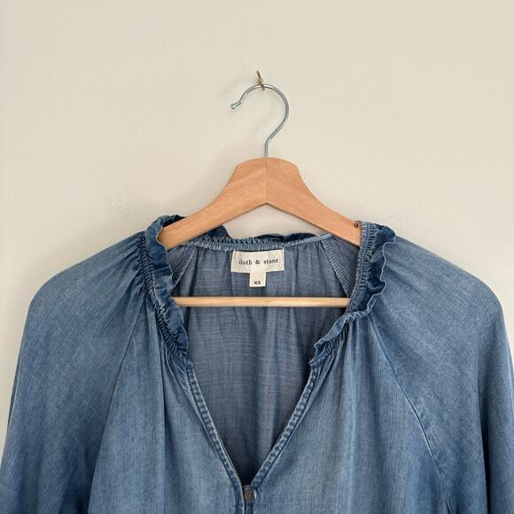 Cloth & Stone Ruffled V-Neck Chambray Long Sleeve Top Blue XS - Picture 2 of 6